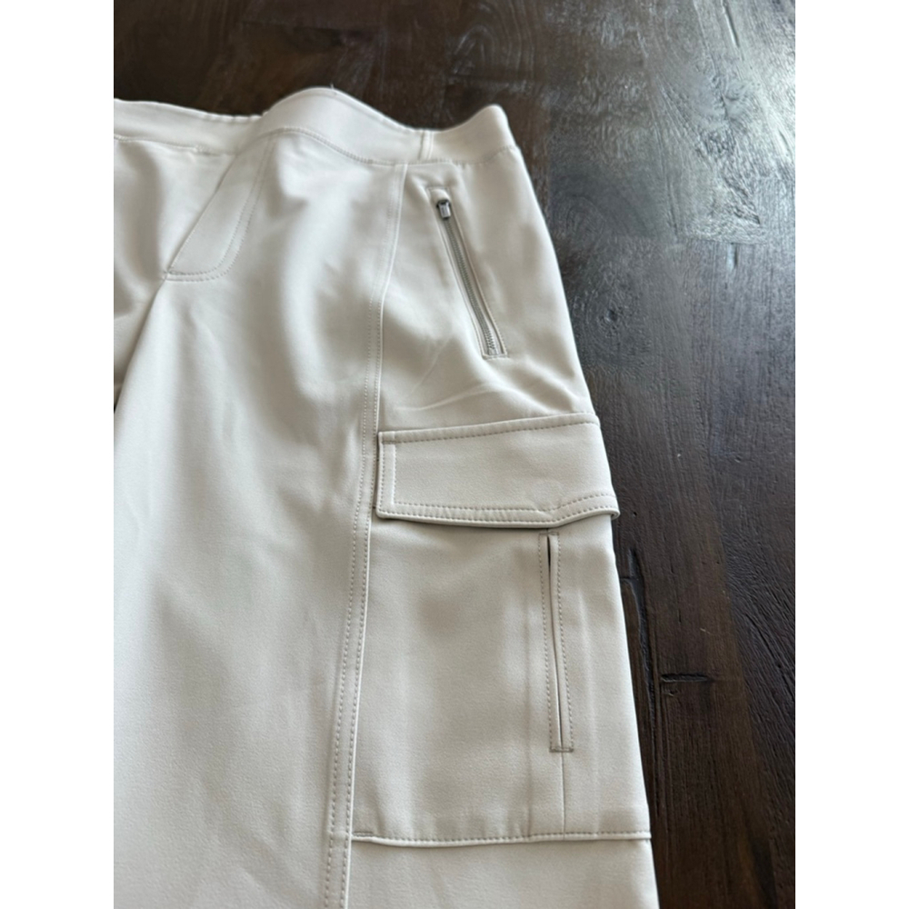 Athleta Beige Cargo Trousers Size 10, wide leg, pull on. Pockets.
Gorp, athlete - Picture 3 of 9